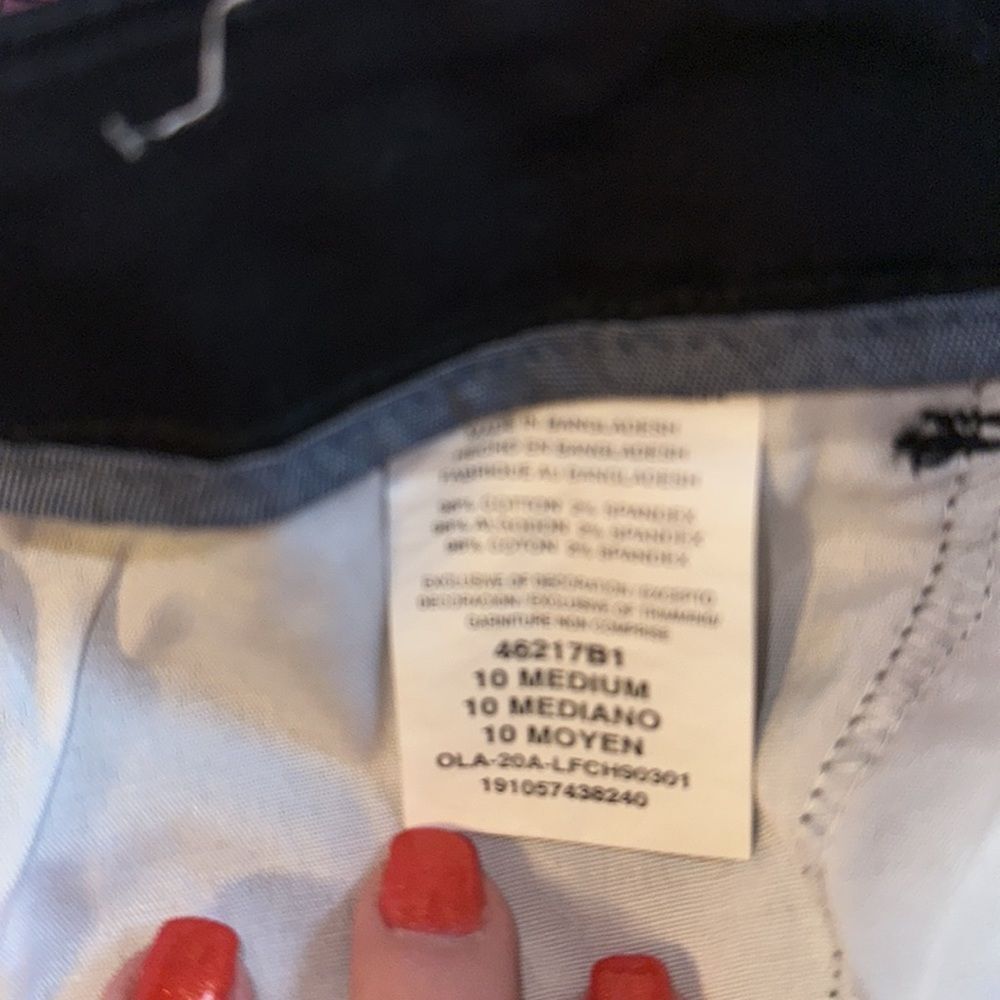 Lee Woman’s Size 10 Black Bermuda Shorts - Picture 4 of 4